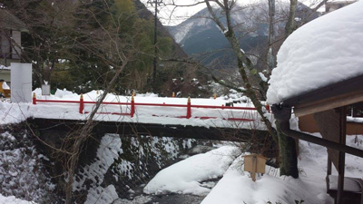 大雪に見舞われる