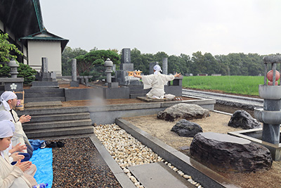 8月27日　川越聖地霊園　どしゃぶりの奥都城祭