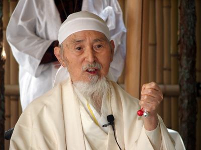 講義する日垣宮主