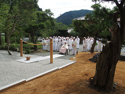 講義する日垣宮主