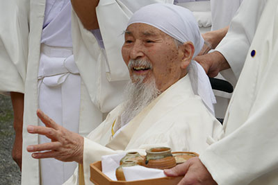 講義する日垣宮主