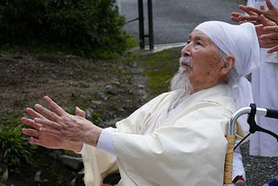 講義する日垣宮主