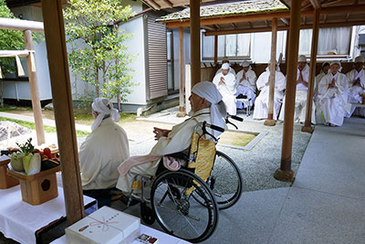 まずは月映にて礼拝