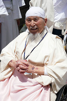 神庭から清谷神座に移動する宮主